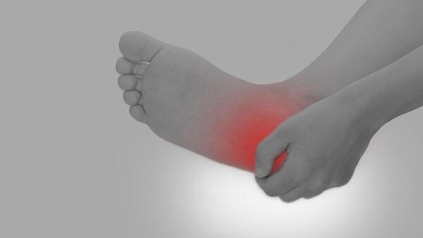 【🍁札幌市西区🍁】足裏・かかとのズキーンとした痛みでお悩みの方へ 整骨院で出来る治療法と自宅で簡単にできるセルフケアをご紹介