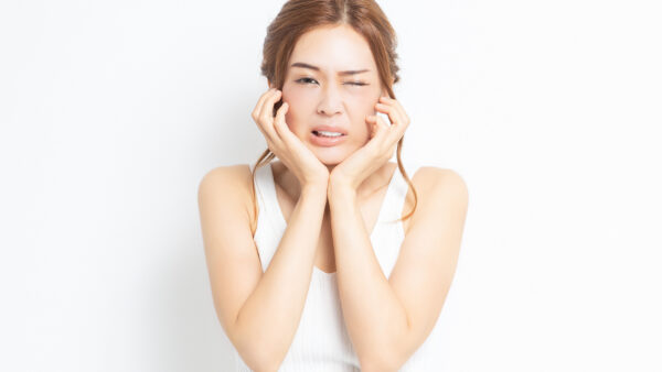頬やあごが突然痛む正体は？三叉神経痛の症状・原因｜八軒さきがけ鍼灸整骨院